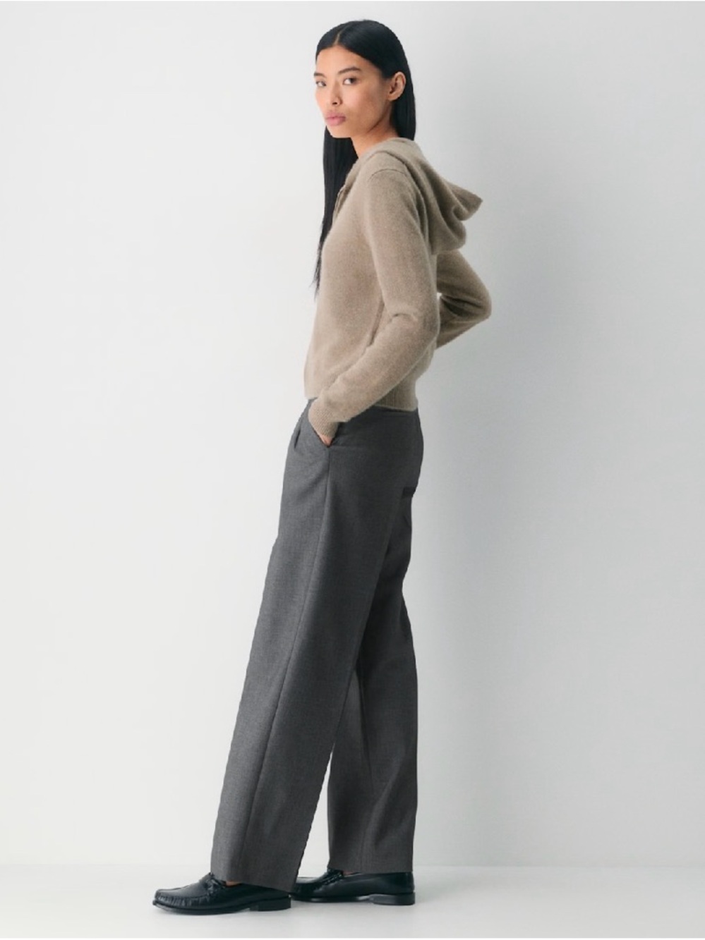 Aritzia
Essential Cashmere Idyllic Zip Hoodie - Picture 3 of 13